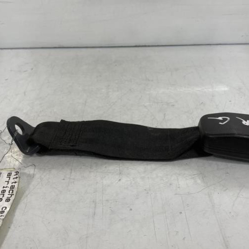 Attache ceinture arriere gauche PEUGEOT 306 Photo n°1