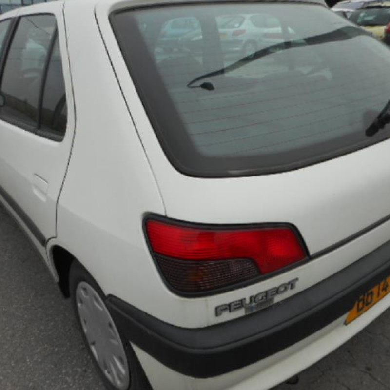 Calandre PEUGEOT 306 Photo n°5