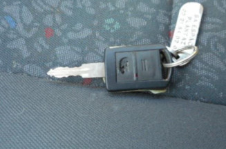 Bouton de warning OPEL CORSA C