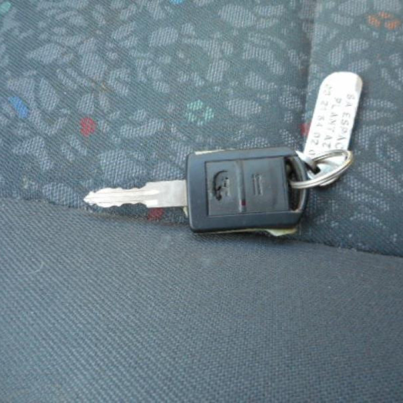 Bouton de warning OPEL CORSA C Photo n°11