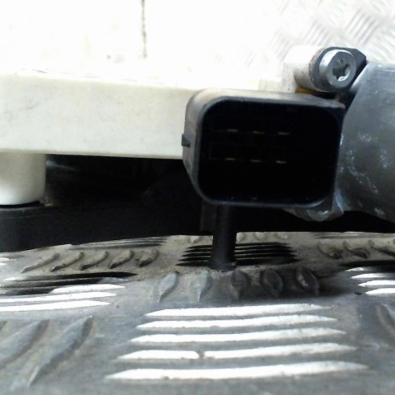 Leve vitre electrique avant droit MERCEDES CLASSE E 207 Photo n°2