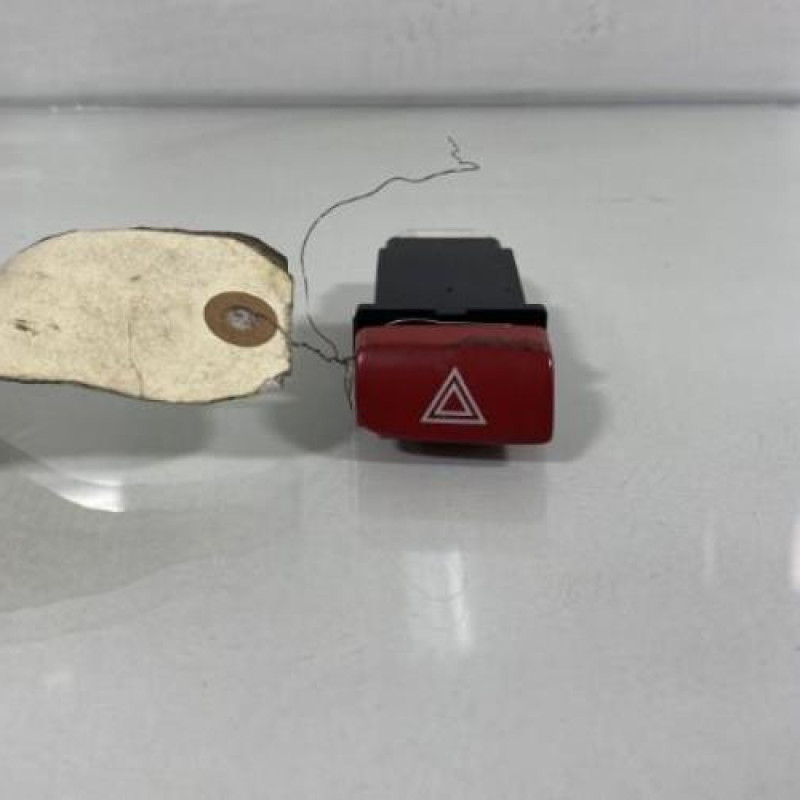 Bouton de warning KIA RIO 2 Photo n°1
