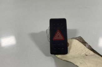 Bouton de warning SUZUKI SWIFT 3 Photo n°1