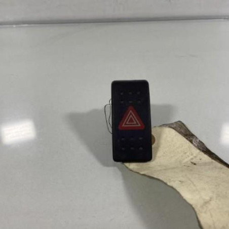 Bouton de warning SUZUKI SWIFT 3 Photo n°1