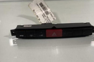 Bouton de warning FIAT GRANDE PUNTO Photo n°1