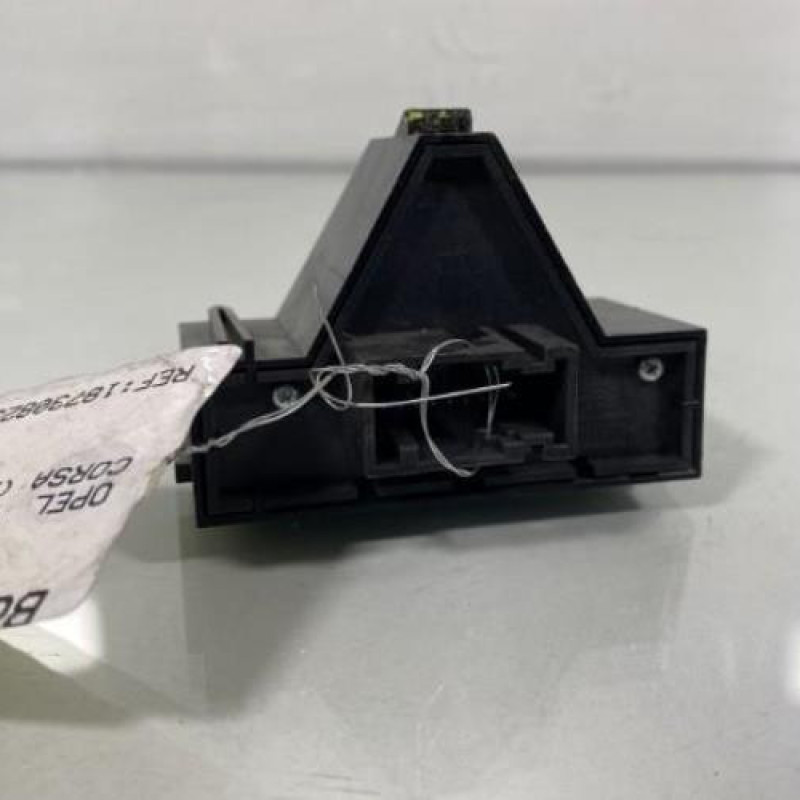 Bouton de warning OPEL CORSA D Photo n°3