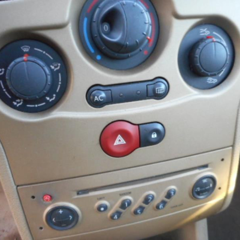 Trappe d'essence RENAULT MODUS Photo n°9