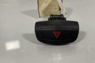 Bouton de warning NISSAN PRIMERA 4 Photo n°1