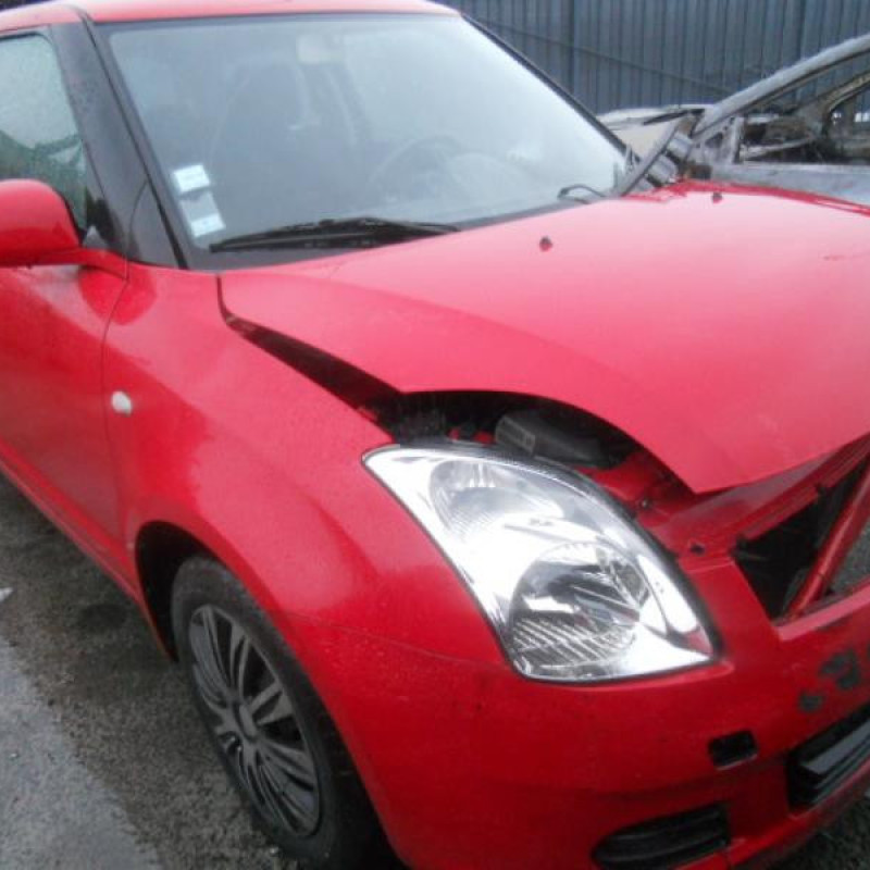 Malle/Hayon arriere SUZUKI SWIFT 3 Photo n°5