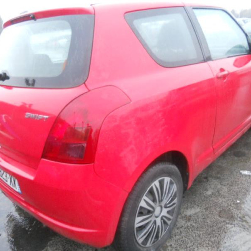 Malle/Hayon arriere SUZUKI SWIFT 3 Photo n°6