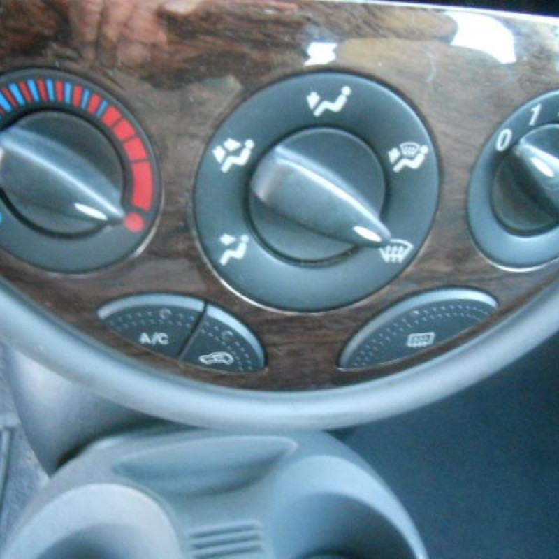 Interrupteur de leve vitre avant gauche FORD FOCUS 1 Photo n°9