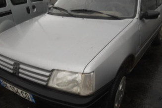 Traverse superieure PEUGEOT 205