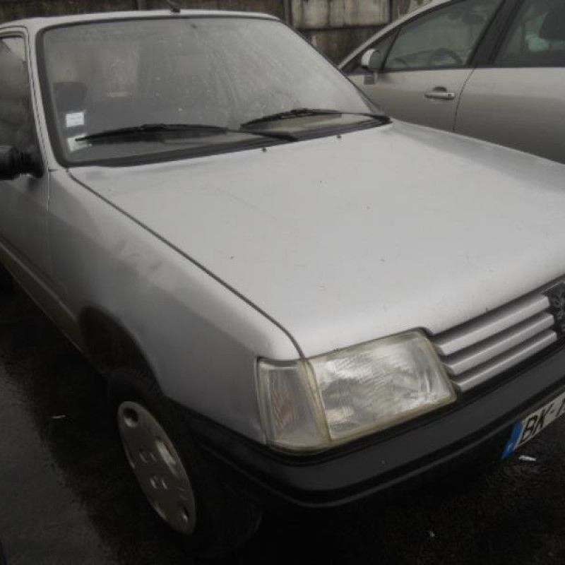 Traverse superieure PEUGEOT 205 Photo n°3
