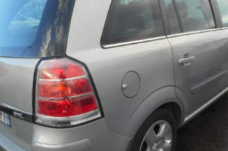 Pretensionneur de ceinture avant droit OPEL ZAFIRA B