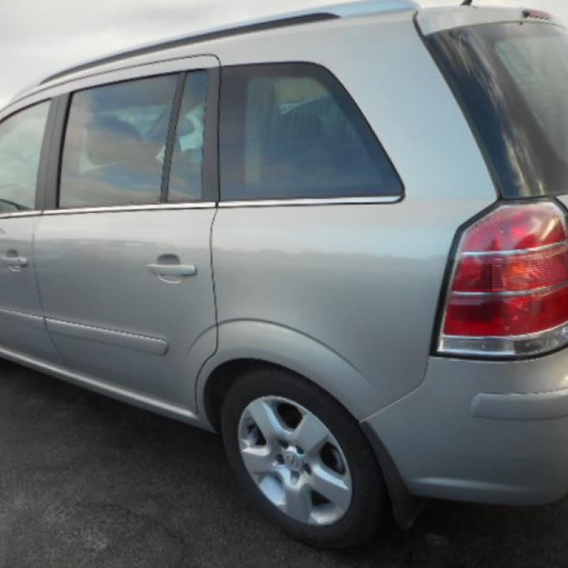 Pretensionneur de ceinture avant droit OPEL ZAFIRA B Photo n°8