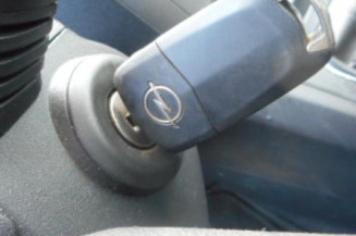 Pretensionneur de ceinture avant droit OPEL ZAFIRA B