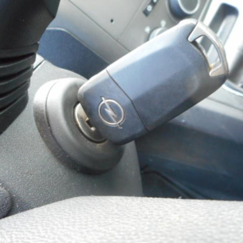 Pretensionneur de ceinture avant droit OPEL ZAFIRA B Photo n°12