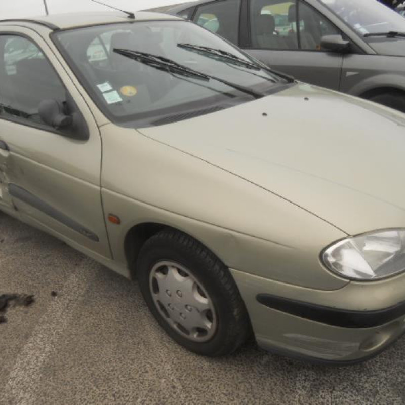 Traverse superieure RENAULT MEGANE 1 Photo n°3