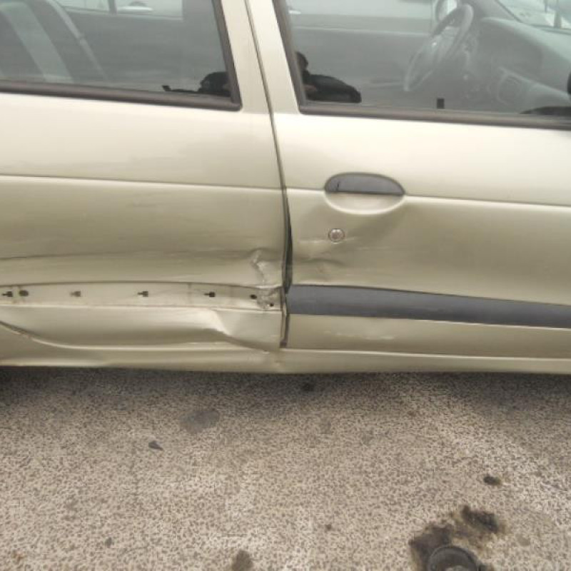 Traverse superieure RENAULT MEGANE 1 Photo n°4