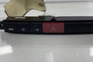 Bouton de warning FIAT GRANDE PUNTO Photo n°1