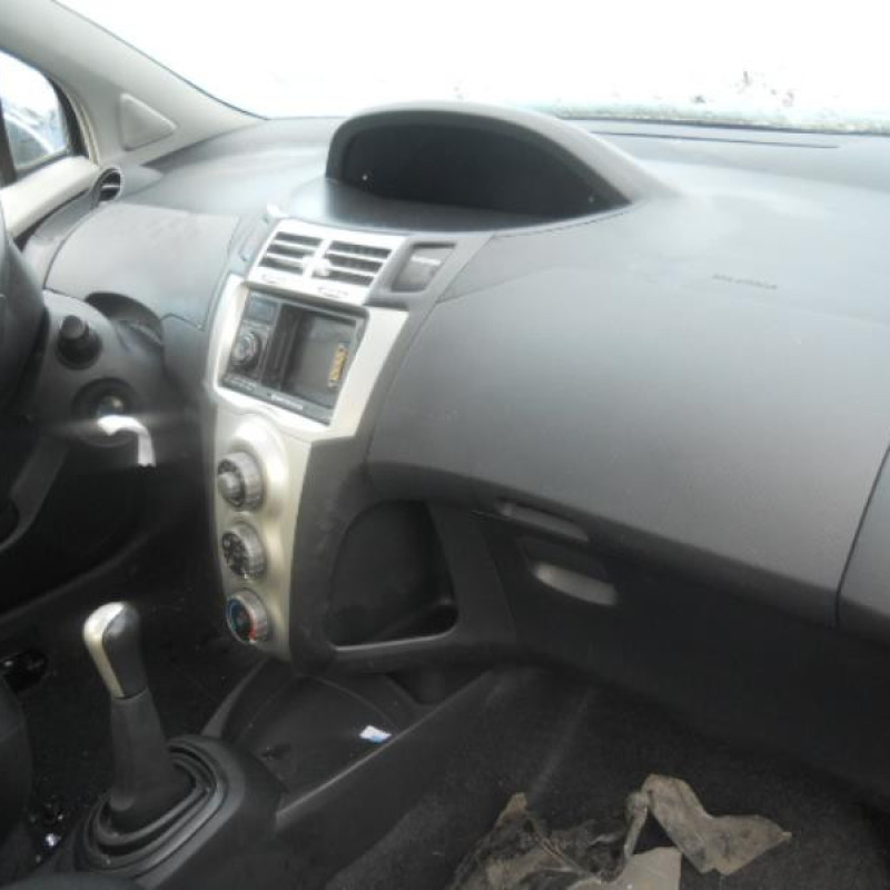 Pretensionneur de ceinture avant gauche TOYOTA YARIS 2 Photo n°10