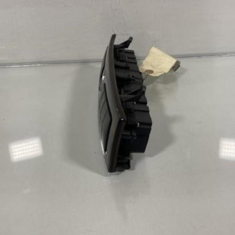 Bouton de warning MERCEDES CLASSE C 203 Photo n°3