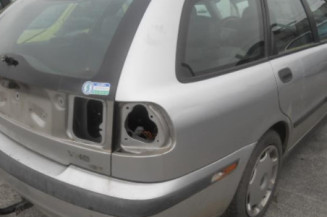 Malle/Hayon arriere VOLVO V 40 1
