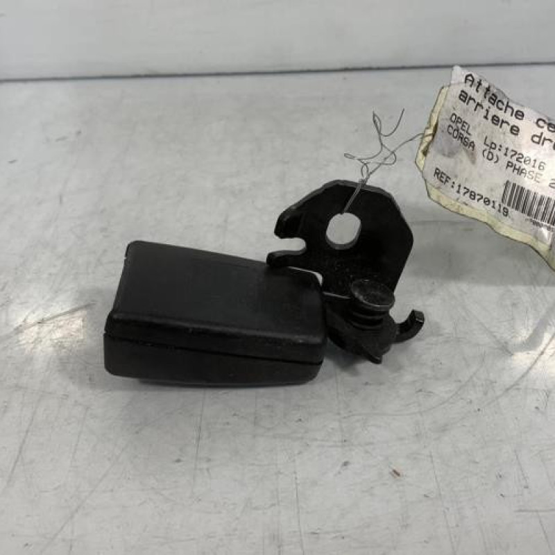 Attache ceinture arriere droit OPEL CORSA D Photo n°1