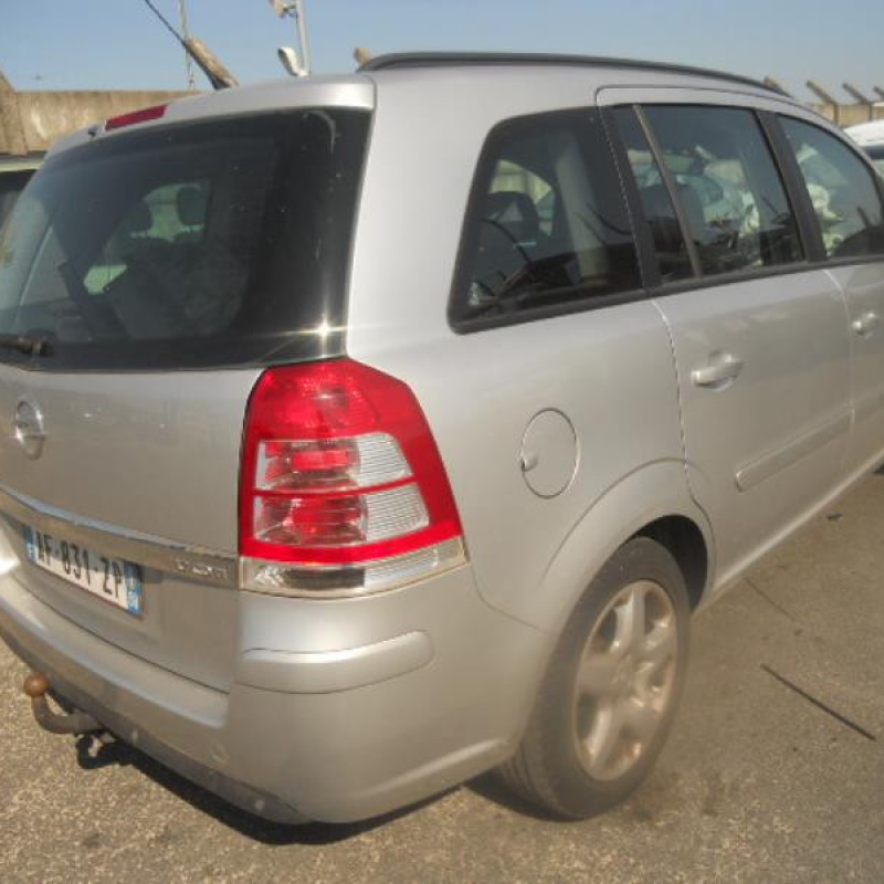 Serrure avant gauche OPEL ZAFIRA B Photo n°8