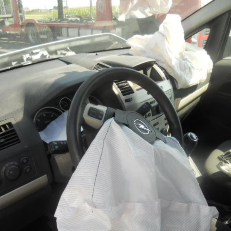 Serrure avant gauche OPEL ZAFIRA B Photo n°10