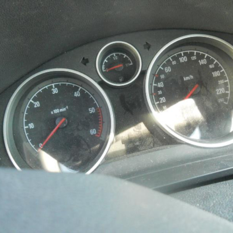 Serrure avant gauche OPEL ZAFIRA B Photo n°13