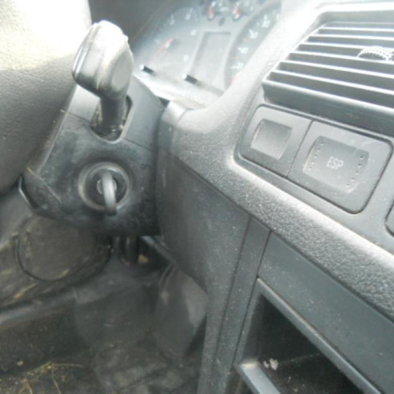 Serrure de coffre VOLKSWAGEN GOLF 4 Photo n°7