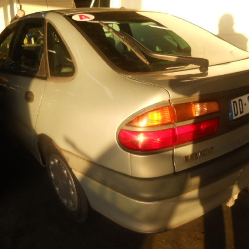 Interrupteur de leve vitre arriere gauche RENAULT LAGUNA 1 Photo n°7