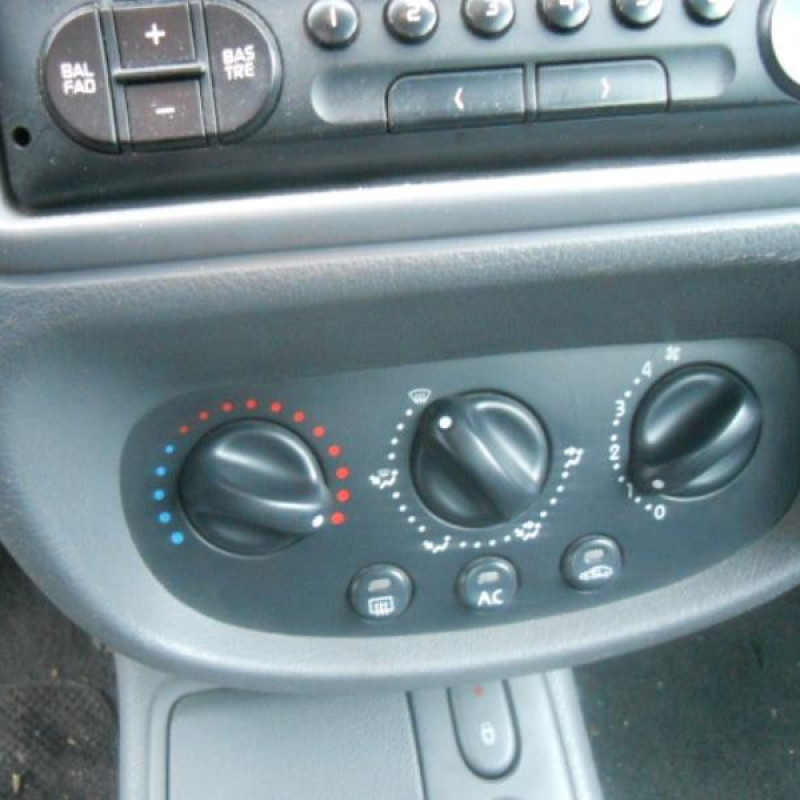 Interrupteur de leve vitre avant gauche RENAULT CLIO 2 Photo n°9