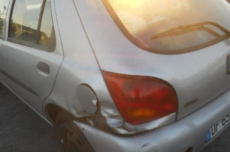 Leve vitre mecanique avant droit FORD FIESTA 4