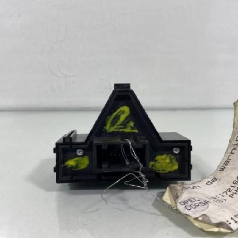 Bouton de warning OPEL CORSA D Photo n°2