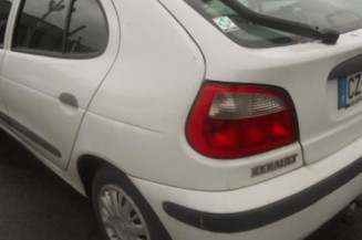 Serrure avant droit RENAULT MEGANE 1