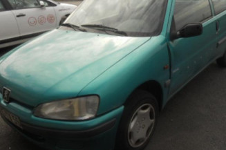 Moteur essuie glace arriere PEUGEOT 106
