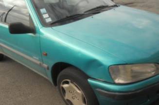 Moteur essuie glace arriere PEUGEOT 106