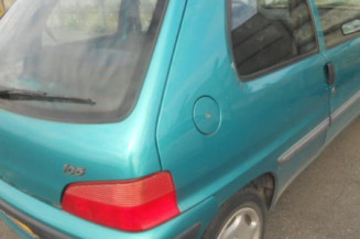 Moteur essuie glace arriere PEUGEOT 106