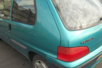 Moteur essuie glace arriere PEUGEOT 106