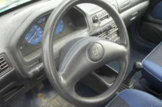 Moteur essuie glace arriere PEUGEOT 106