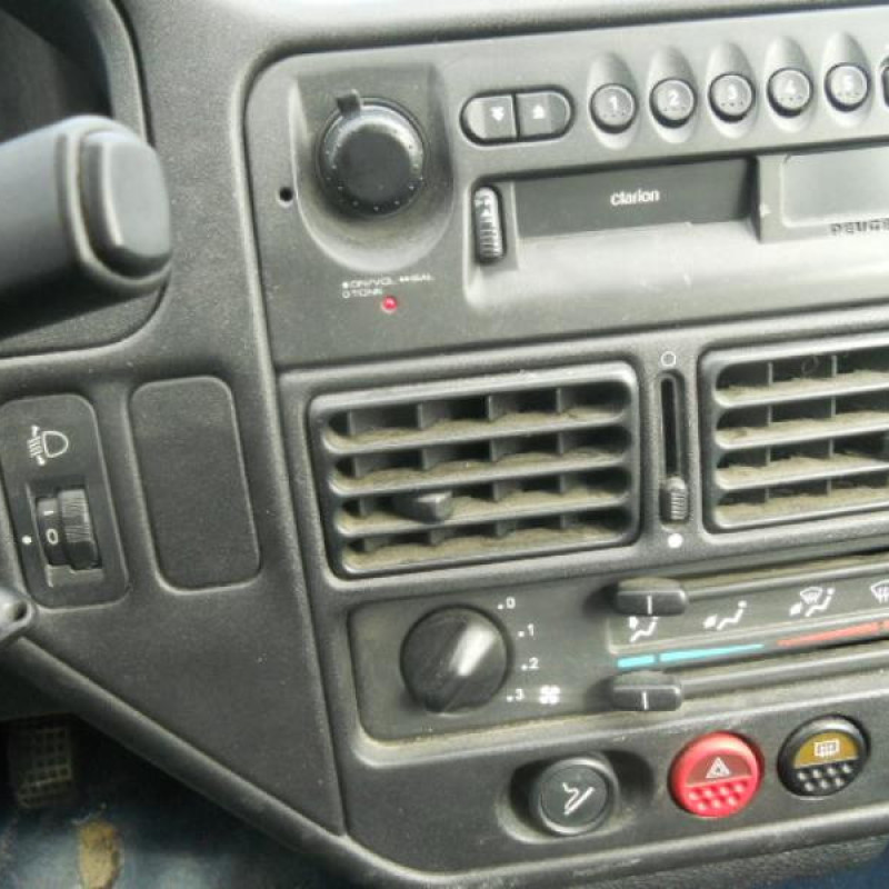 Moteur essuie glace arriere PEUGEOT 106 Photo n°8