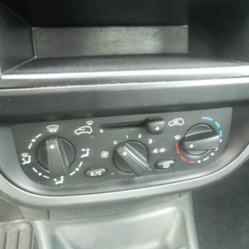 Attache ceinture arriere droit CITROEN C3 1 Photo n°9