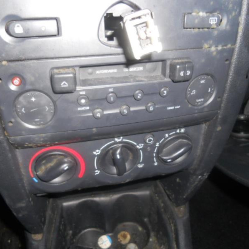 Poignee interieur avant gauche RENAULT CLIO 2 Photo n°9