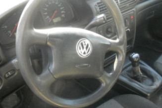 Pretensionneur de ceinture avant droit VOLKSWAGEN PASSAT 4