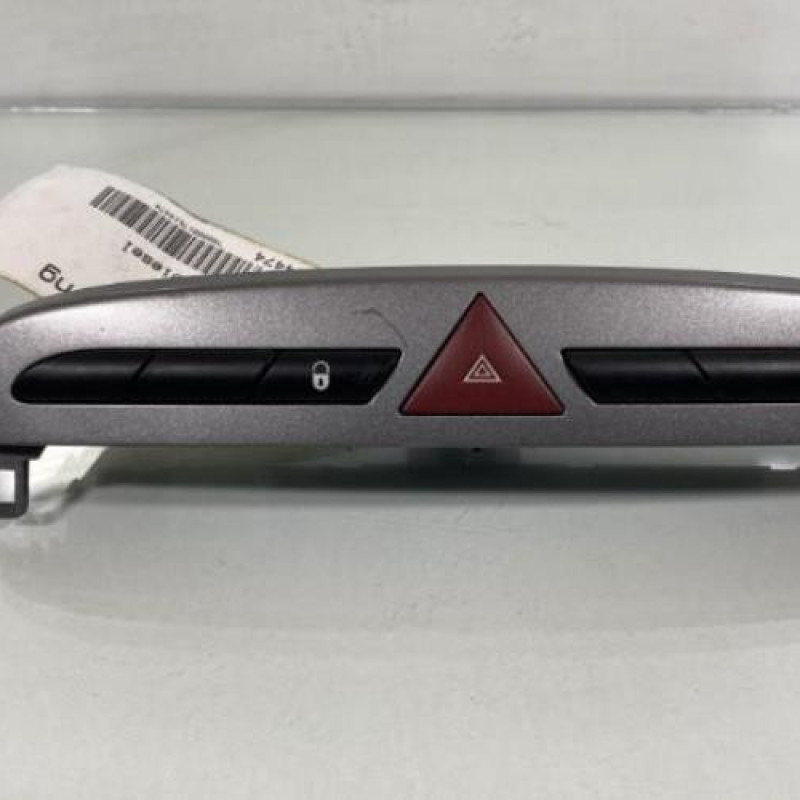 Bouton de warning PEUGEOT 308 1 Photo n°1