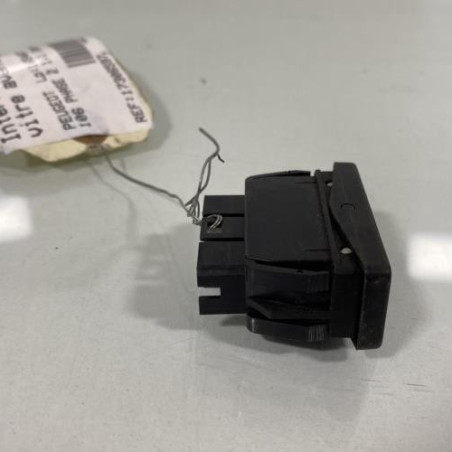 Interrupteur de leve vitre avant gauche PEUGEOT 106
