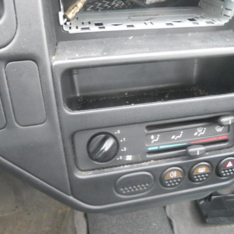 Bras essuie glace arriere PEUGEOT 106 Photo n°6