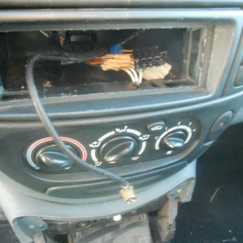 Fermeture de capot RENAULT SCENIC 1 Photo n°9